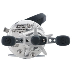 Abu Garcia Ambassadeur S 5500 ergonomic bent handle for all-day comfort during fishing.