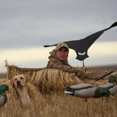 Avery Power Flag wing shafts and joints ensure smooth fluttering motion in the field.