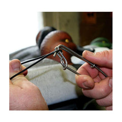 Avery Quicksnap gang clip on long line reduces twist and tangles.