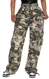 BEJONS camo cargo pants front view highlights high waist and relaxed straight fit for daily wear.