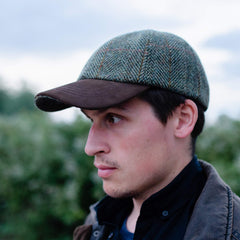 Borges and Scott Munro cap fabric resists light rain for daily use