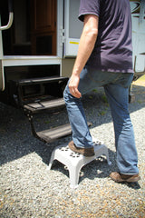 Camco textured platform reduces slips during height access