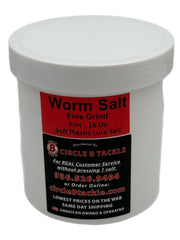 Circle B Tackle worm salt pint jar offers fast dissolution for effective lure coating.