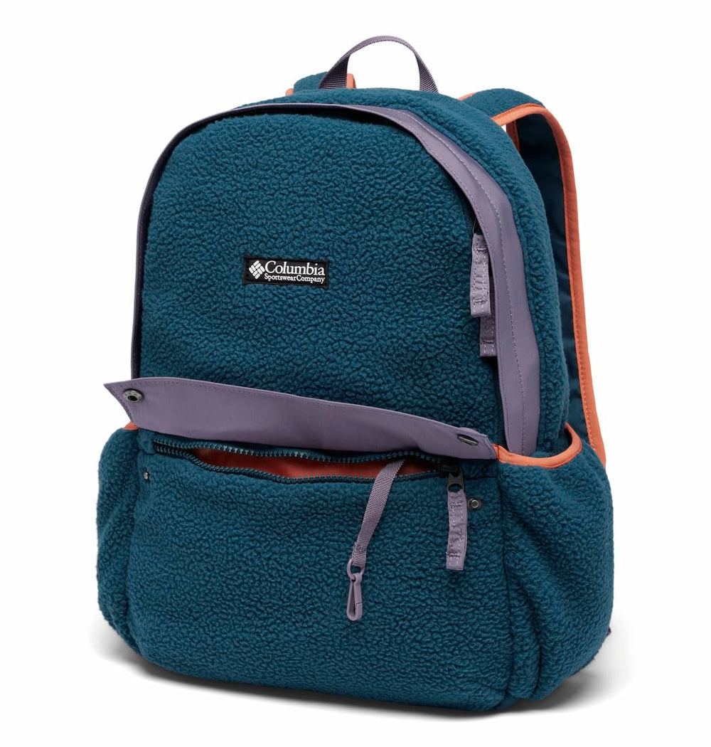 Columbia Helvetia 14L backpack front pocket for quick access to essentials
