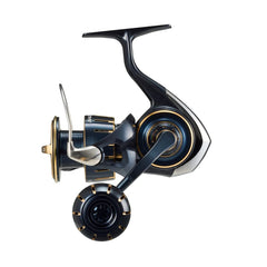Daiwa 4000-XH Saltiga handle end close-up for comfortable casting.
