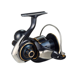 Daiwa 6000-P side profile highlights a compact grip for comfortable all-day handling.