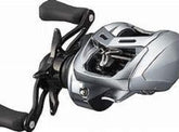 Daiwa Alphas SV TW 800XH right-handle reel body for precise casting.