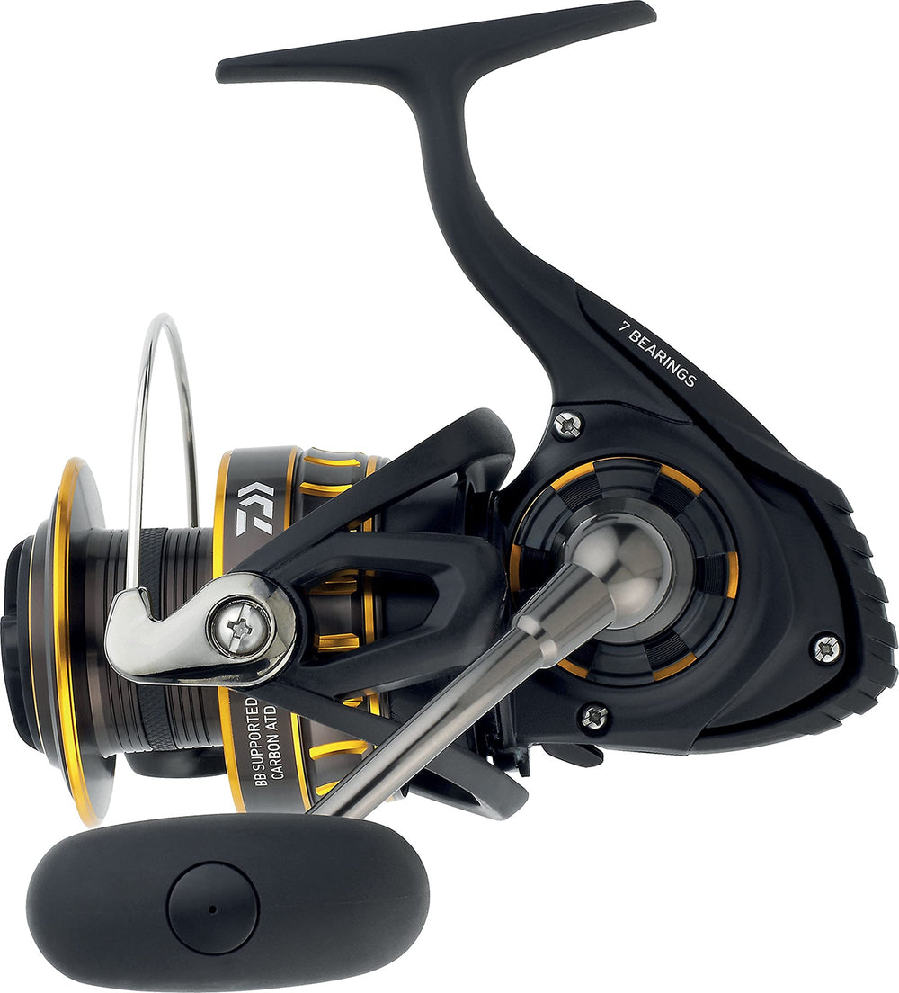 Daiwa BG4000 Saltwater Spinning Reel – black and gold – front view