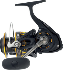 Daiwa BG4000 Saltwater Spinning Reel – black and gold – front view