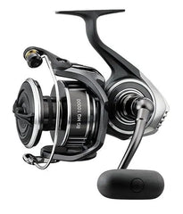 Daiwa BG MQ 4000 front-drag reel spool detail highlights smooth line management.