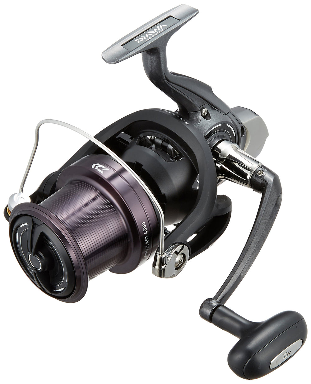 DAIWA Crosscast 4500 front view for beach casting with salt-ready design