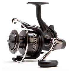DAIWA Emcast BR 4500A front spool view highlighting smooth freespool and line control.