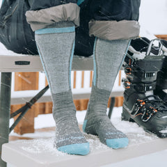 Darn Tough Swirlwind 8057 gray sole detail emphasizes midweight cushioning for long wear.