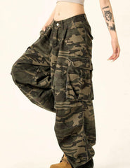 DAZZLZZAD Y2K camo cargo pants with multiple pockets, ideal for travel.