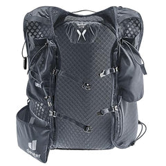 Deuter Ascender 7L hydration connection, compatible with a 2L system for on-the-go hydration.