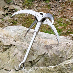 Dioche grappling hook with claws open ready for quick deployment.