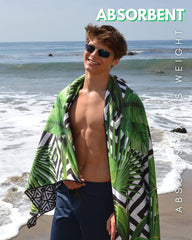 ECCOSOPHY towel dries quickly, ideal for rapid reuse after a swim.