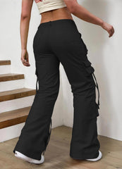 EHYFFYH wide-leg cargo pants back pocket detail, secure storage on the go.