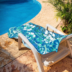 Elite Trend towel sand-free action shows sand repelled for cleaner gear.
