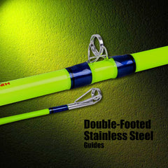 Fiblink camouflage EVA handle provides a non-slip grip during rough water.