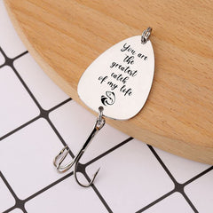 FINGERINSPIRE circle hook design with fish pattern offers a distinctive look.