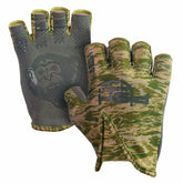 Fish Monkey Stubby Guide Glove Green Water Camo palm for enhanced grip during casting.