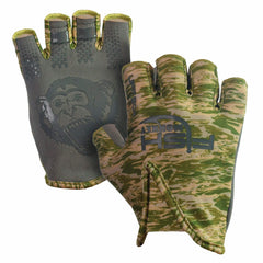 Fish Monkey Stubby Guide Glove Green Water Camo palm for enhanced grip during casting.