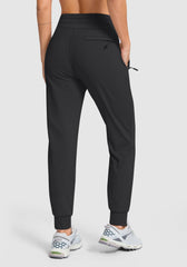 G Gradual front view—athletic fit and flexible warmth for outdoor wear.