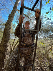 Hunter Safety System Ultra-Lite 4X/5X harness features rubber-coated buckles for comfortable wear