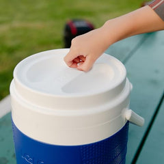 Igloo wide-mouth opening enables quick filling and cleaning