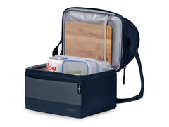 Igloo Blue Evergreen interior liner stays clean with antimicrobial properties.