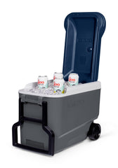 Igloo Maxcold 40 Roller wheels and tow handle enable easy transport on trips