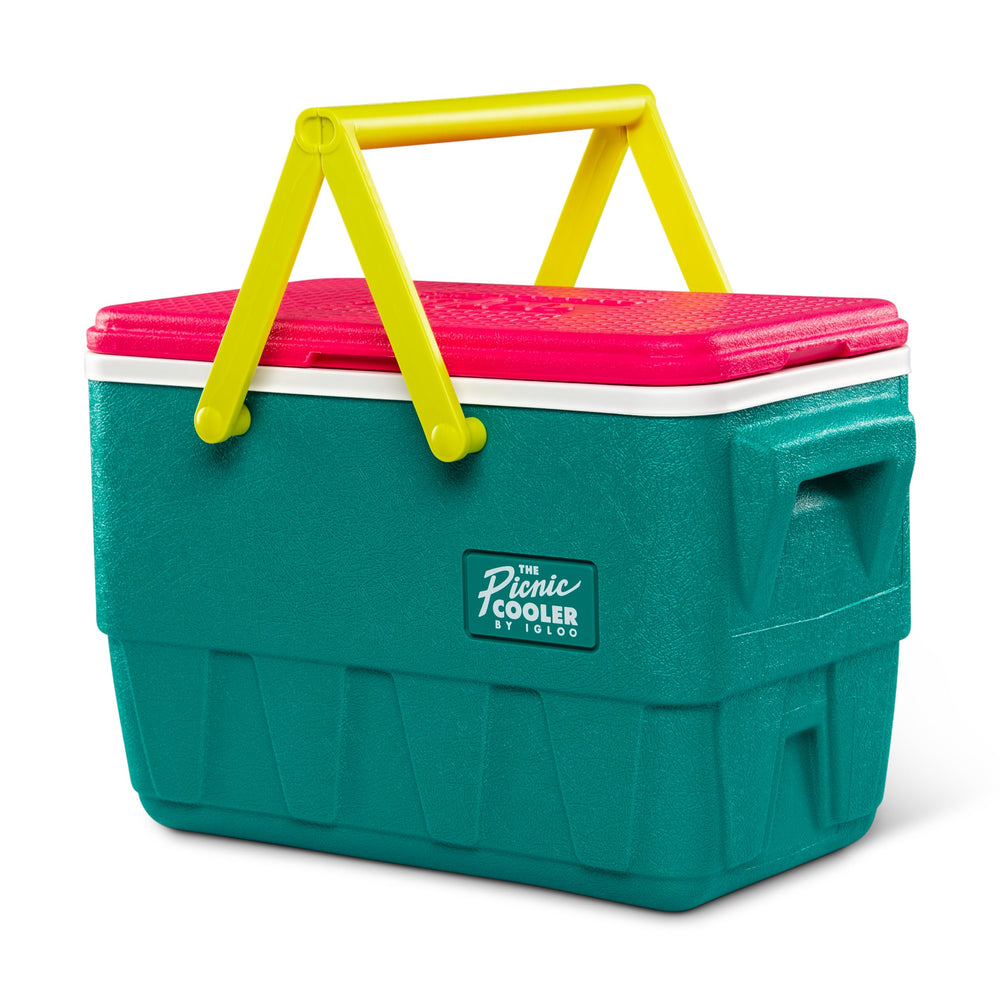 Igloo Retro basket with waffle-top lid for easy seating and stylish outdoor meals