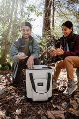 Igloo Trailmate Spruce rugged exterior showing dirt-, sand-, and water-resistance