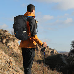 IX INOXTO Hiking Backpack 3L bladder detail highlights leak-proof hydration on trails.