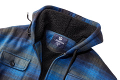 LeeHanTon sherpa-lined interior highlights cozy comfort during cold commutes.