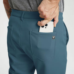 M MAELREG men's golf pants waistband with contrast trim for a polished look.