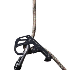 Mammut 9.5 Crag We Care rope, centre-marking visible, enhances safety during rappelling.