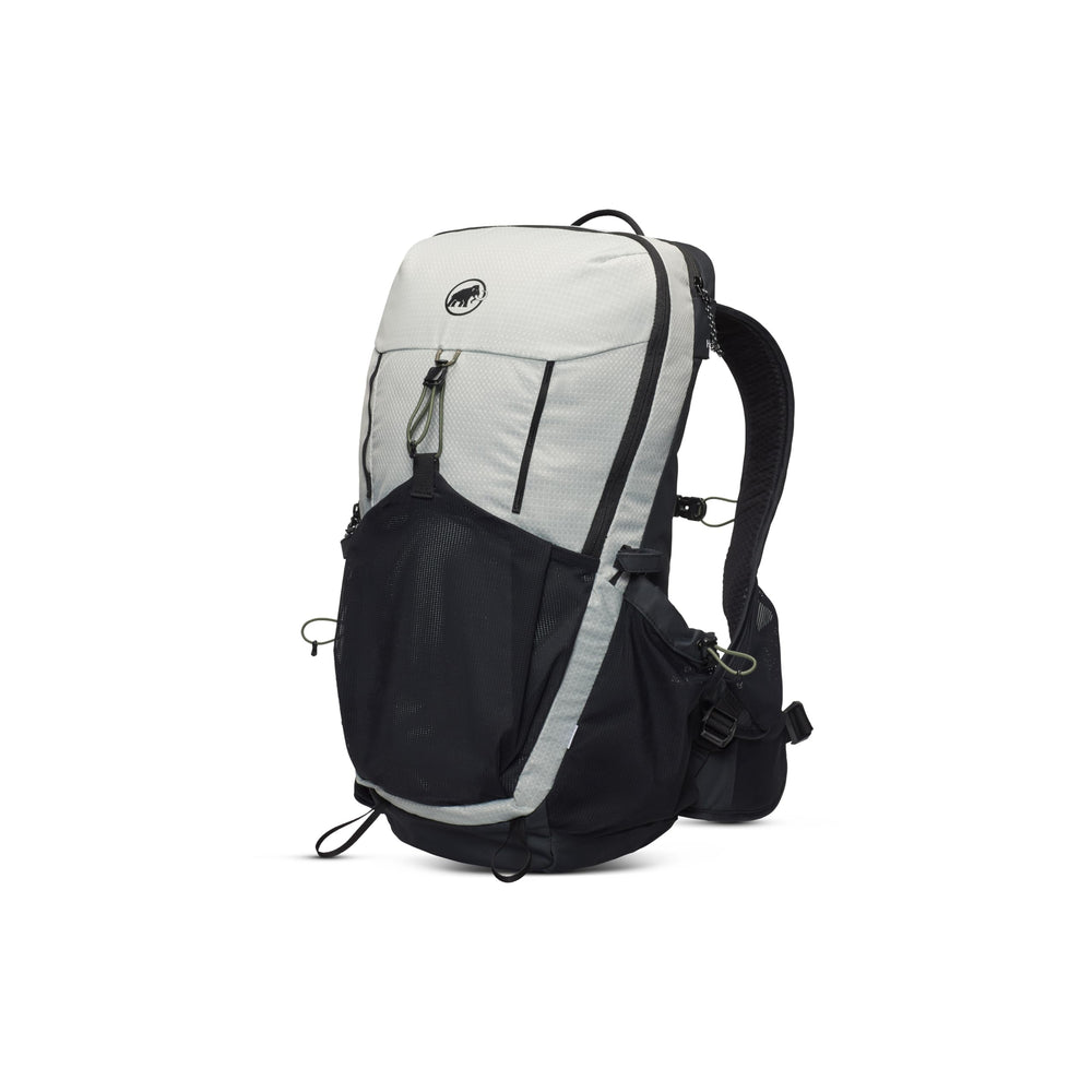 Mammut Ducan 22 rain cover protecting gear during wet weather