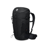 Mammut Lithium 30 detachable hip belt for adjustable comfort on long hikes.