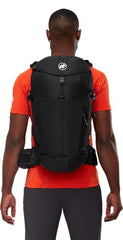 Mammut Lithium 30 large front stretch pocket for quick-access gear.