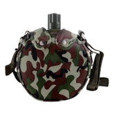 Meyrwoy Canteen 550ml in green with camouflage cover, ideal for on-the-go hydration.
