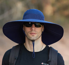 MINAKOLIFE navy brim provides extended sun protection.