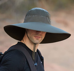 MINAKOLIFE waterproof breathable hat with mesh for cooling comfort in wet or humid days.