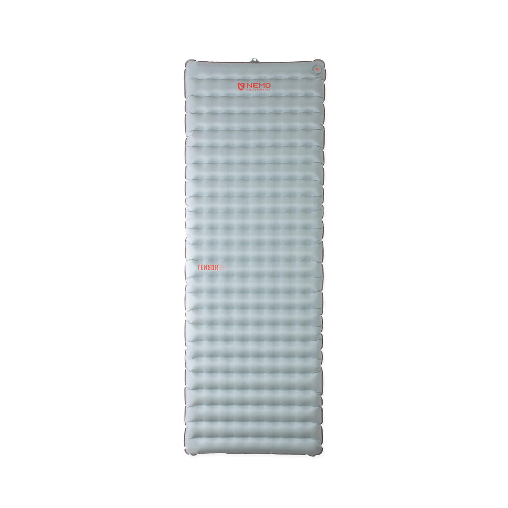 NEMO Tensor sleeping pad blade-spicy orange offers ultralight comfort for a regular-wide setup.