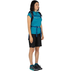 Osprey Kitsuma sternum valve with magnetic attachment for easy drinking on the go.