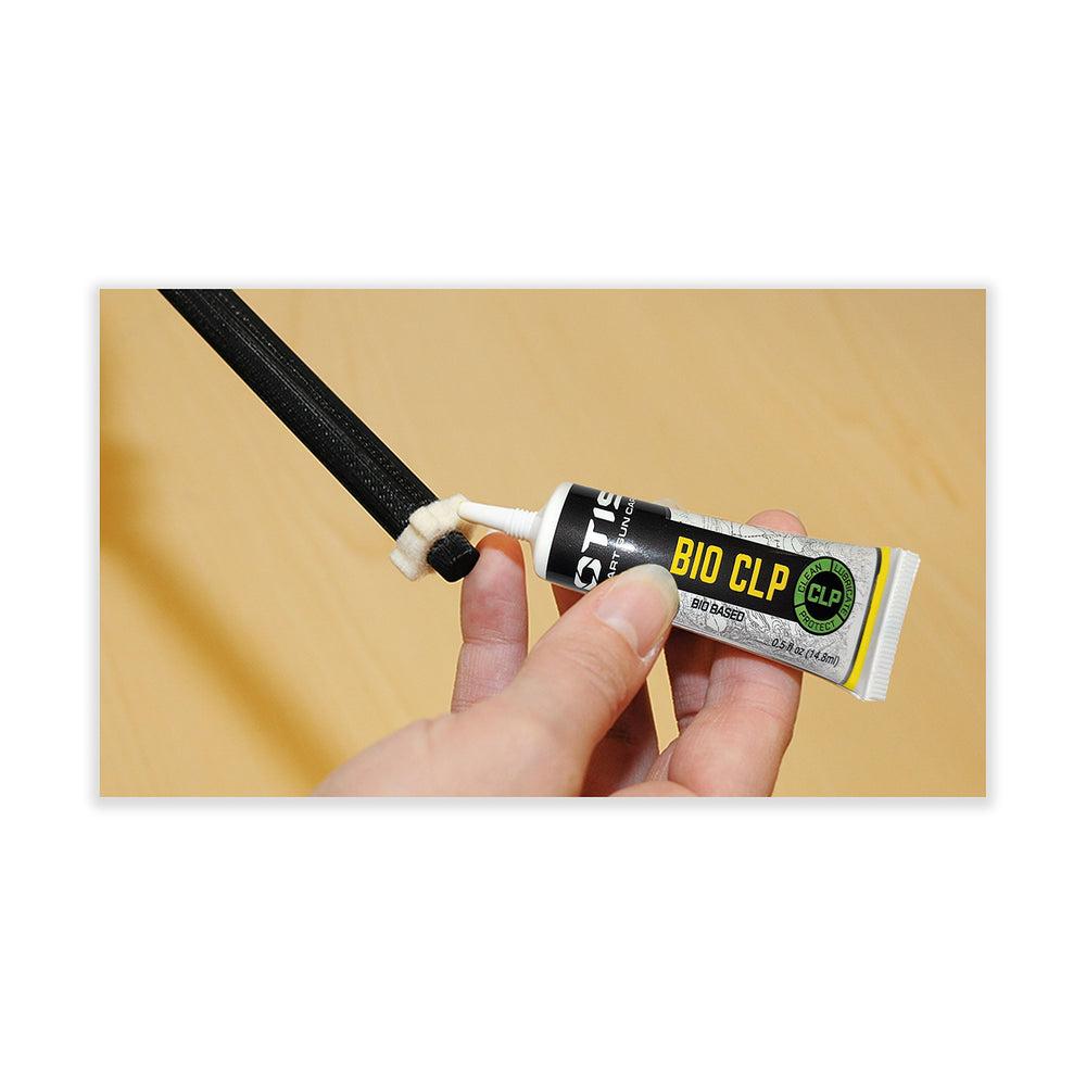 Felt pads picking up fouling loosened by the Scraper