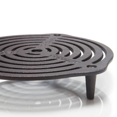 Petromax Stack Grate inside FT6 oven demonstrates multi level cooking capacity.