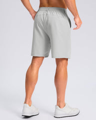 Pudolla shorts with three pockets for gloves and golf accessories.