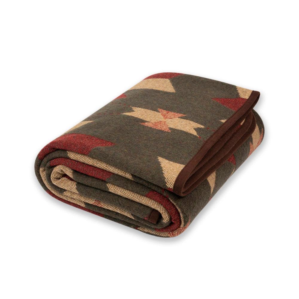 PuTian Merino Wool Blanket bed-throw delivers plush warmth for a cozy night.
